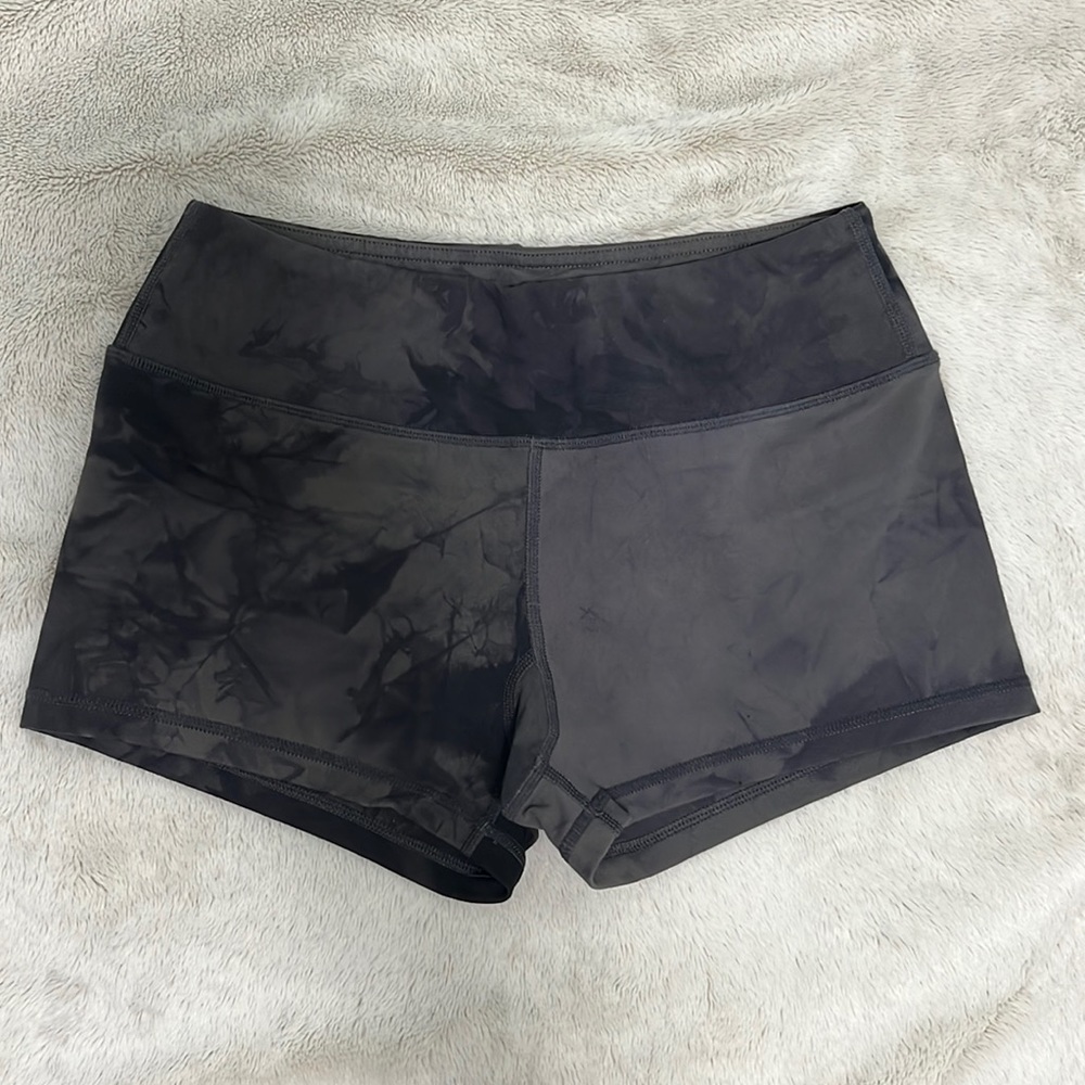 Savage Barbell booty shorts - size medium - color black/gray cloud